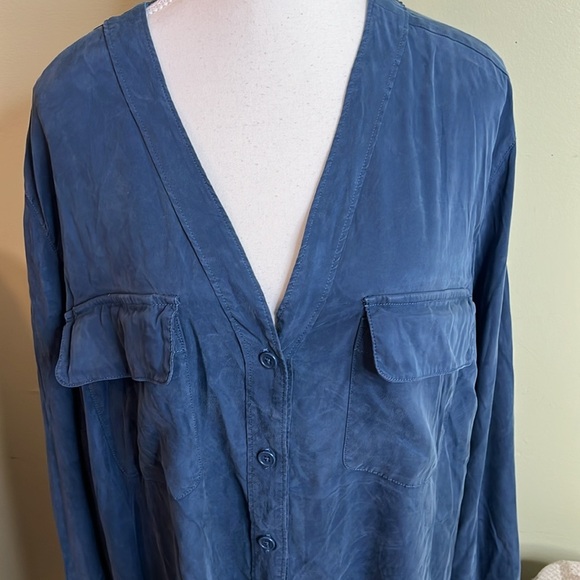 Universal Standard Cooling Stretch Cupro Button-Down Blouse, size large - Picture 6 of 14